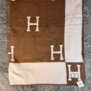 Hermes Avalon Throw H Blanket Merino Wool Cashmere - Ecru / Camel Brown -